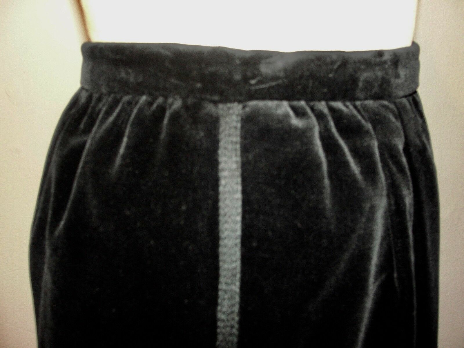VINTAGE VALENTINO BOUTIQUE*BLACK VELVET HIGH WAIST PLEATED PENCIL SKIRT*6 XS/S - Fresh Stock Dated March 2026