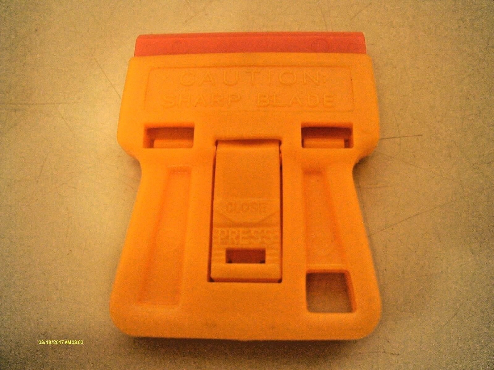 25 Pcs Double Edge Plastic Razor Blades PLUS One Mini Razor Scraper Pinstripe YE - Fresh Stock Dated February 2026