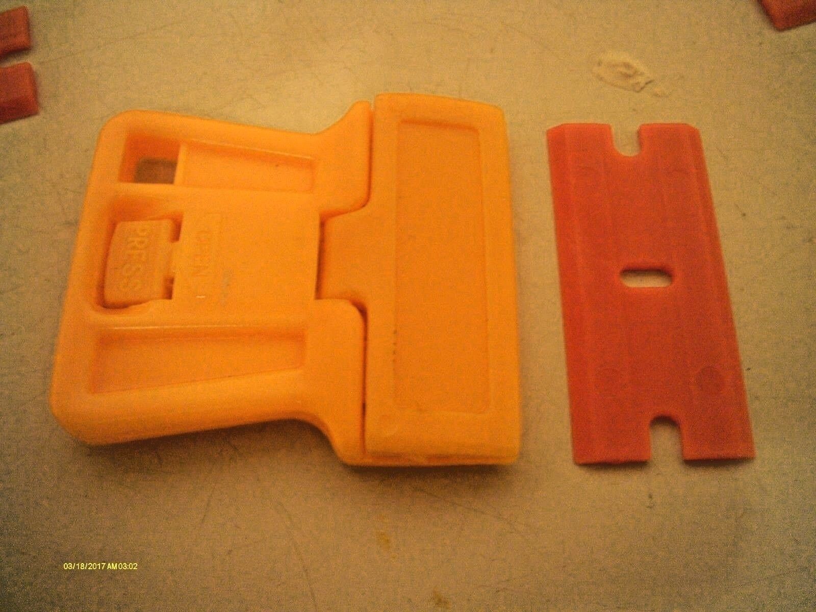 25 Pcs Double Edge Plastic Razor Blades PLUS One Mini Razor Scraper Pinstripe YE - Fresh Stock Dated February 2026