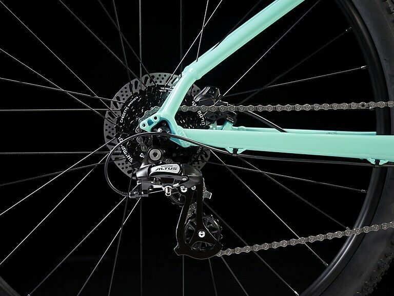 2022 TREK MARLIN 5  SIZE M  MOUNTAIN BIKE - Fresh Stock Dated February 2026