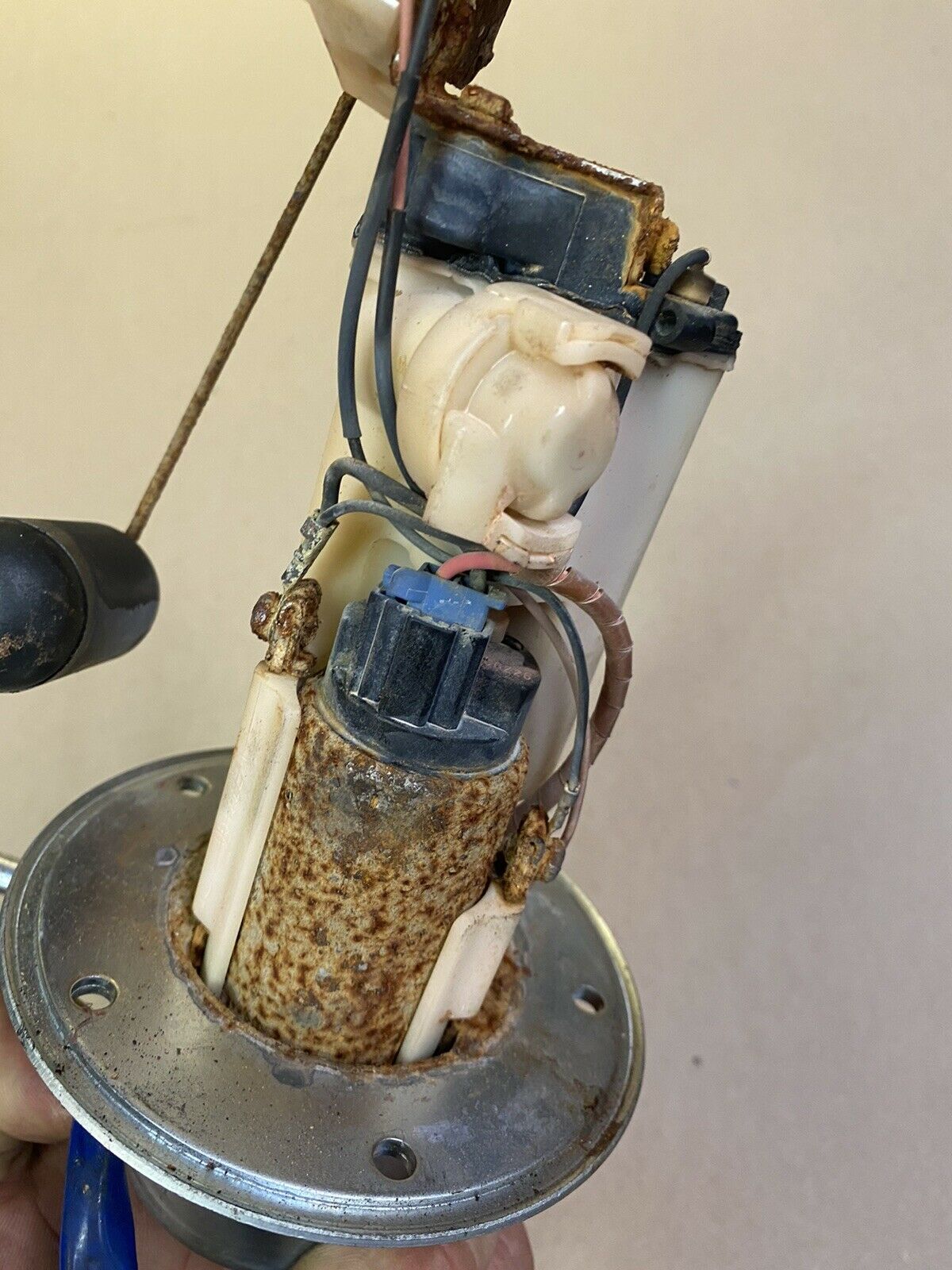 06 07 SUZUKI GSXR 600 750 FUEL PUMP Needs Rebuild OEM #0221 - Fresh Stock Dated February 2026
