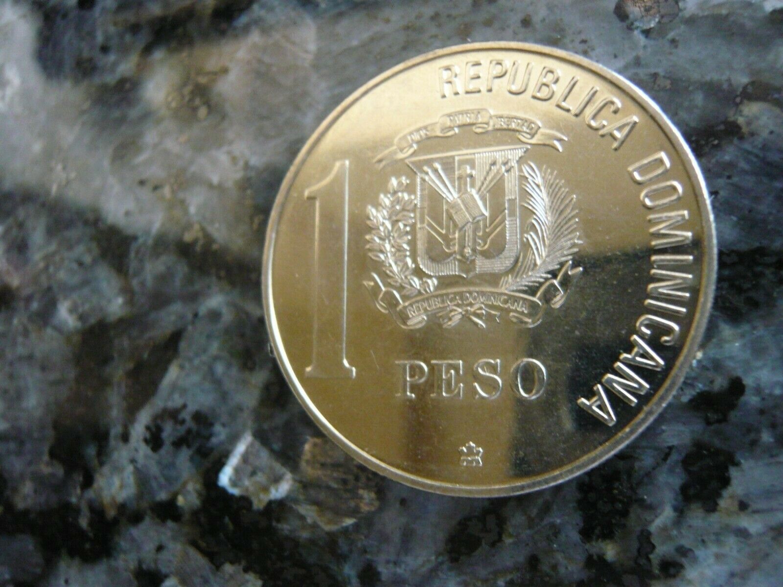 Dominican Republic 1988 ONLY YEAR 1 Peso Coin KM#66 - Fresh Stock Dated February 2026