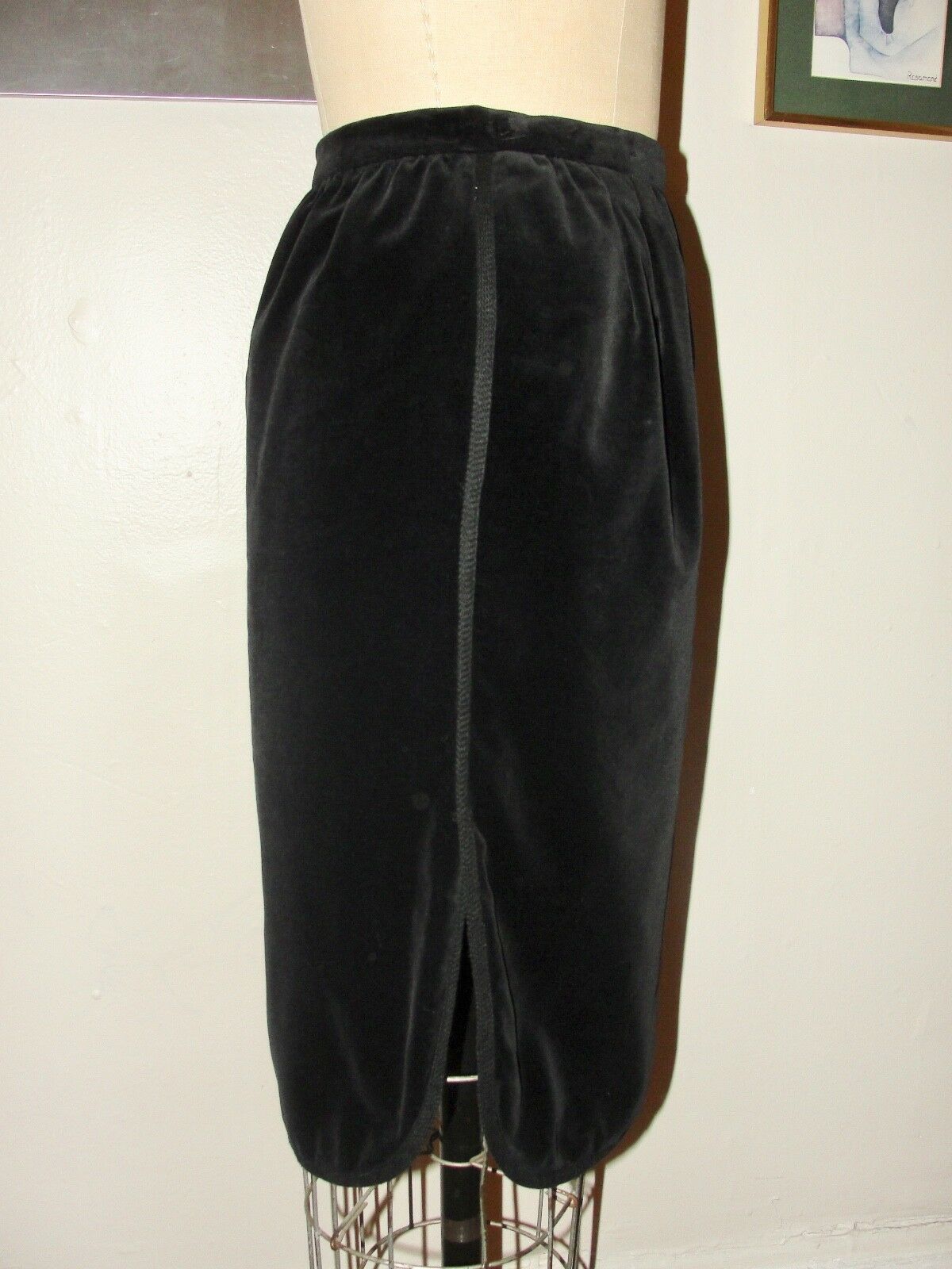 VINTAGE VALENTINO BOUTIQUE*BLACK VELVET HIGH WAIST PLEATED PENCIL SKIRT*6 XS/S - Fresh Stock Dated March 2026