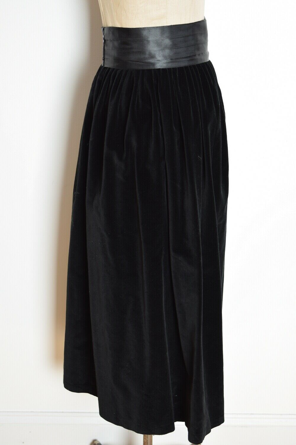 vintage 80s skirt black velvet velveteen high waisted satin goth steampunk S - Fresh Stock Dated February 2026