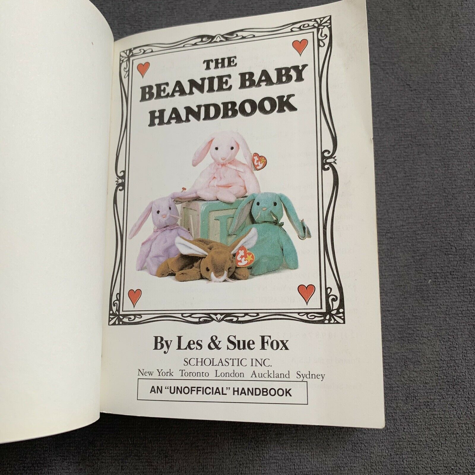 THE BEANIE BABY HANDBOOK by Les & Sue Fox SCHOLASTIC POCKET EDITION 1997 GREAT - Fresh Stock Dated December 2025