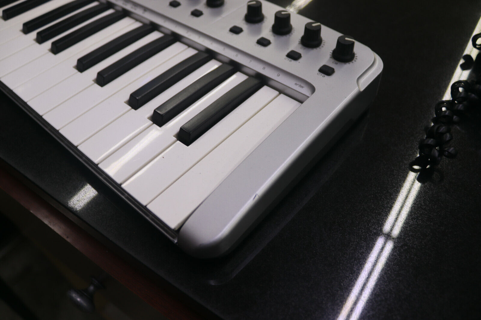 M-Audio O2 Mobile USB MIDI Controller Keyboard w/ USB Cable - Fresh Stock Dated February 2026