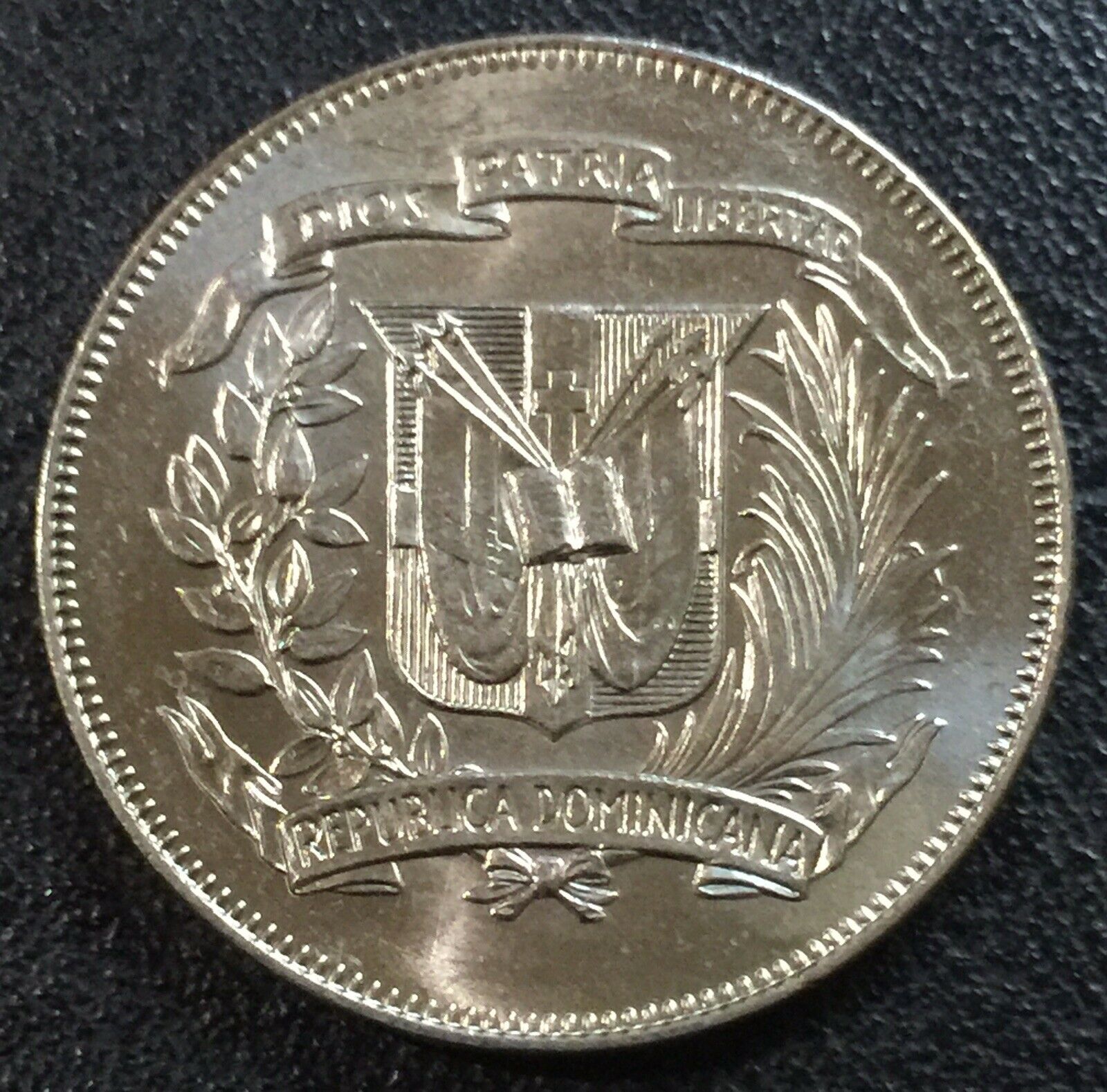 DOMINICAN REPUBLIC 1/2 Peso 1975 Copper-Nickel XF aUNC - Fresh Stock Dated February 2026