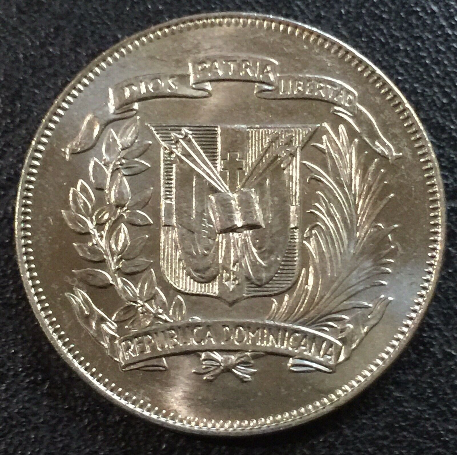 DOMINICAN REPUBLIC 1/2 Peso 1975 Copper-Nickel XF aUNC - Fresh Stock Dated February 2026