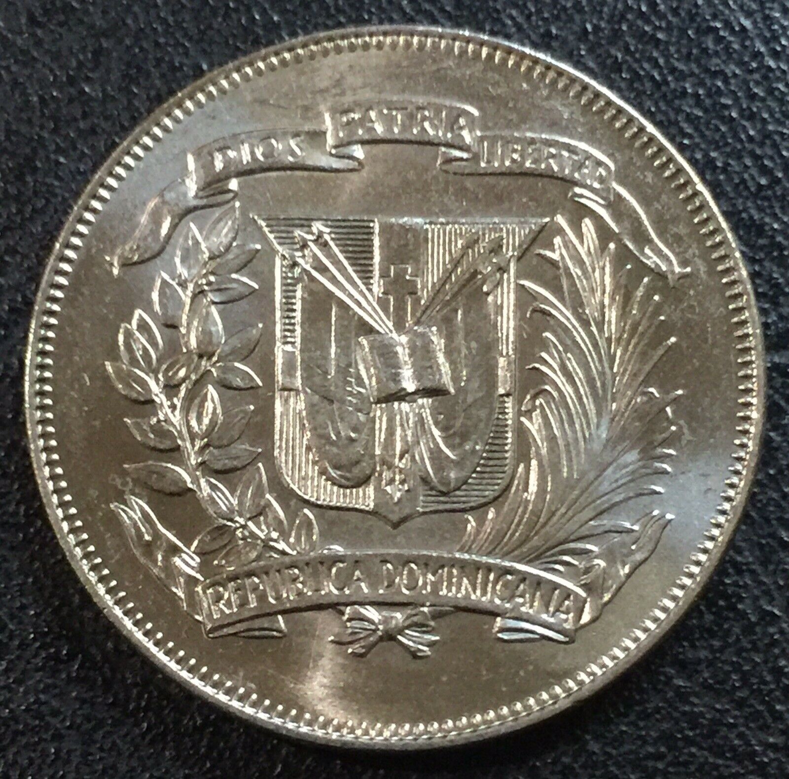 DOMINICAN REPUBLIC 1/2 Peso 1975 Copper-Nickel XF aUNC - Fresh Stock Dated February 2026