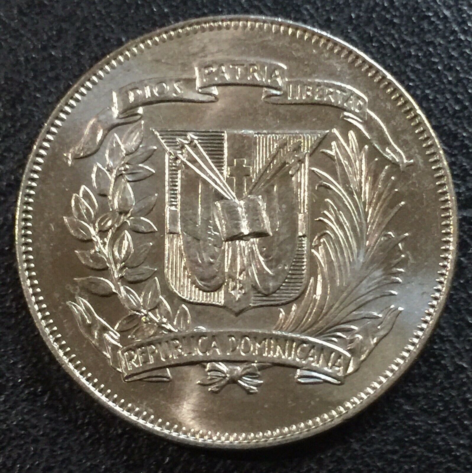 DOMINICAN REPUBLIC 1/2 Peso 1975 Copper-Nickel XF aUNC - Fresh Stock Dated February 2026