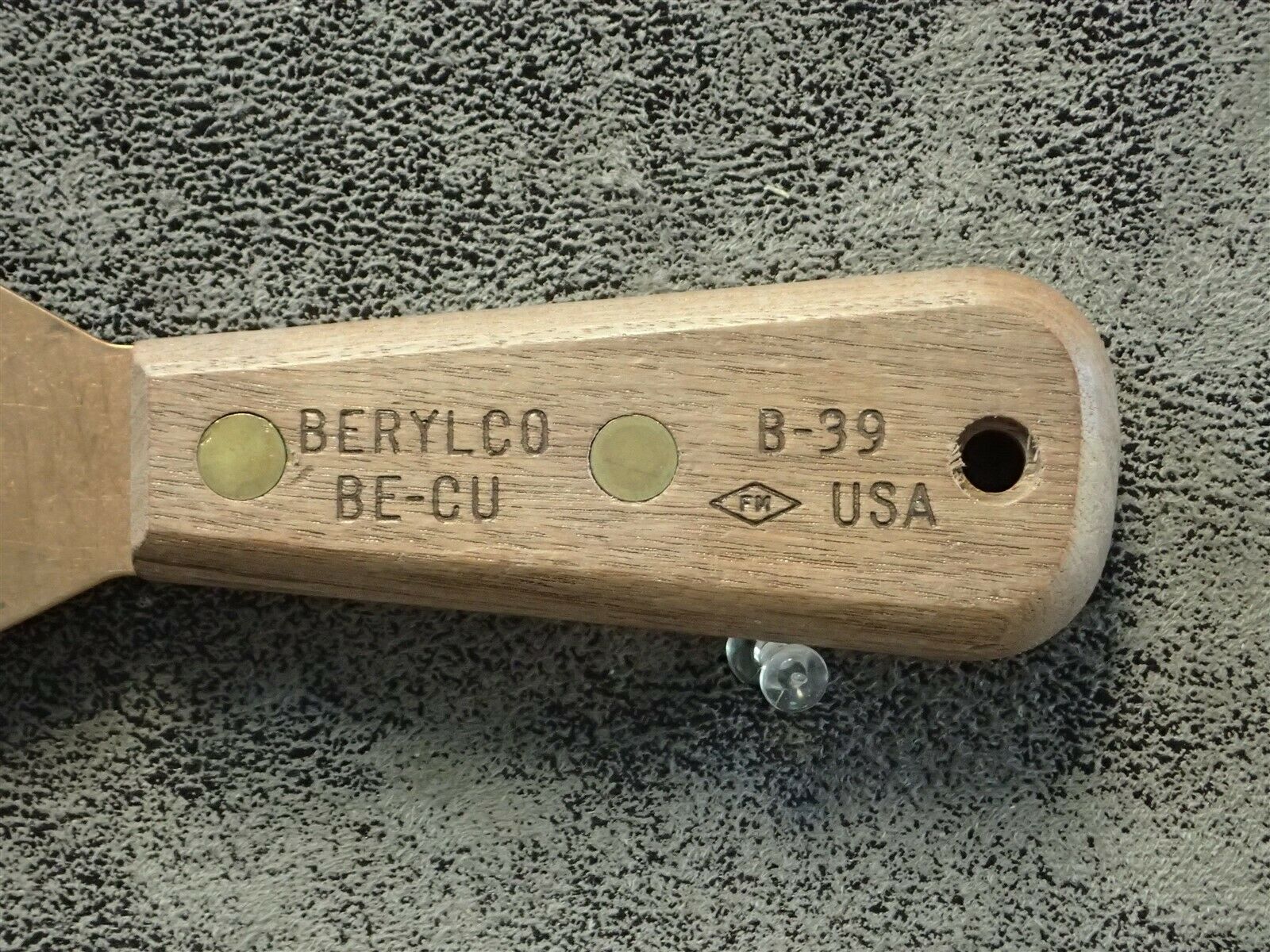 B-39 Berylco Non-Sparking Stiff Hand Scraper 3