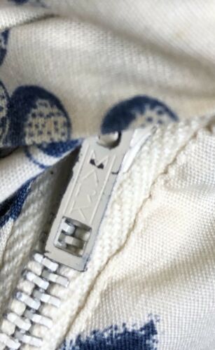 VTG VLV LUCY 50s IVORY NAVY BLUE TOILE PAGODAS ASIAN TREES COTTON FULL SKIRT GUC - Fresh Stock Dated December 2025