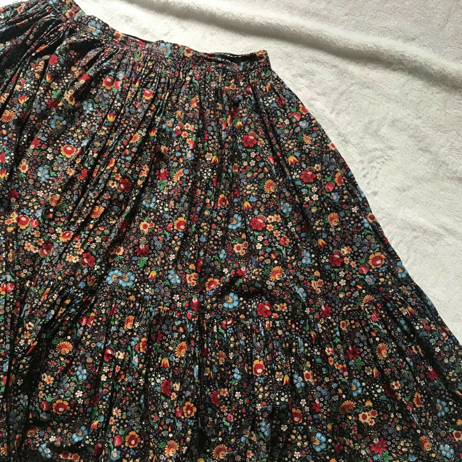 Women's Vintage Floral Skirt Size Medium - Fresh Stock Dated February 2026