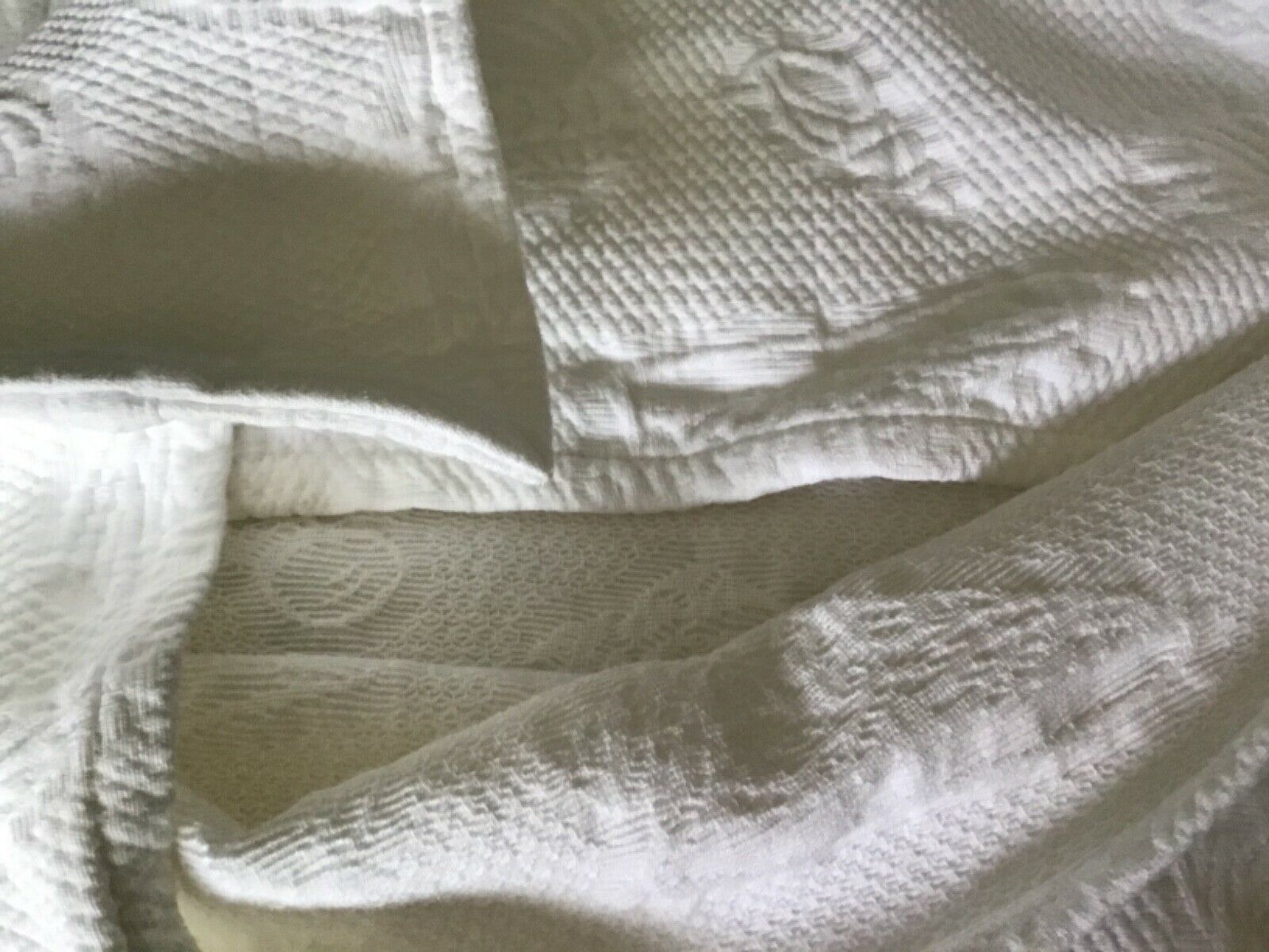 L L BEAN WHITE COTTON MATELASSE PILLOW SHAM, SHELL DESIGN - Fresh Stock Dated January 2026