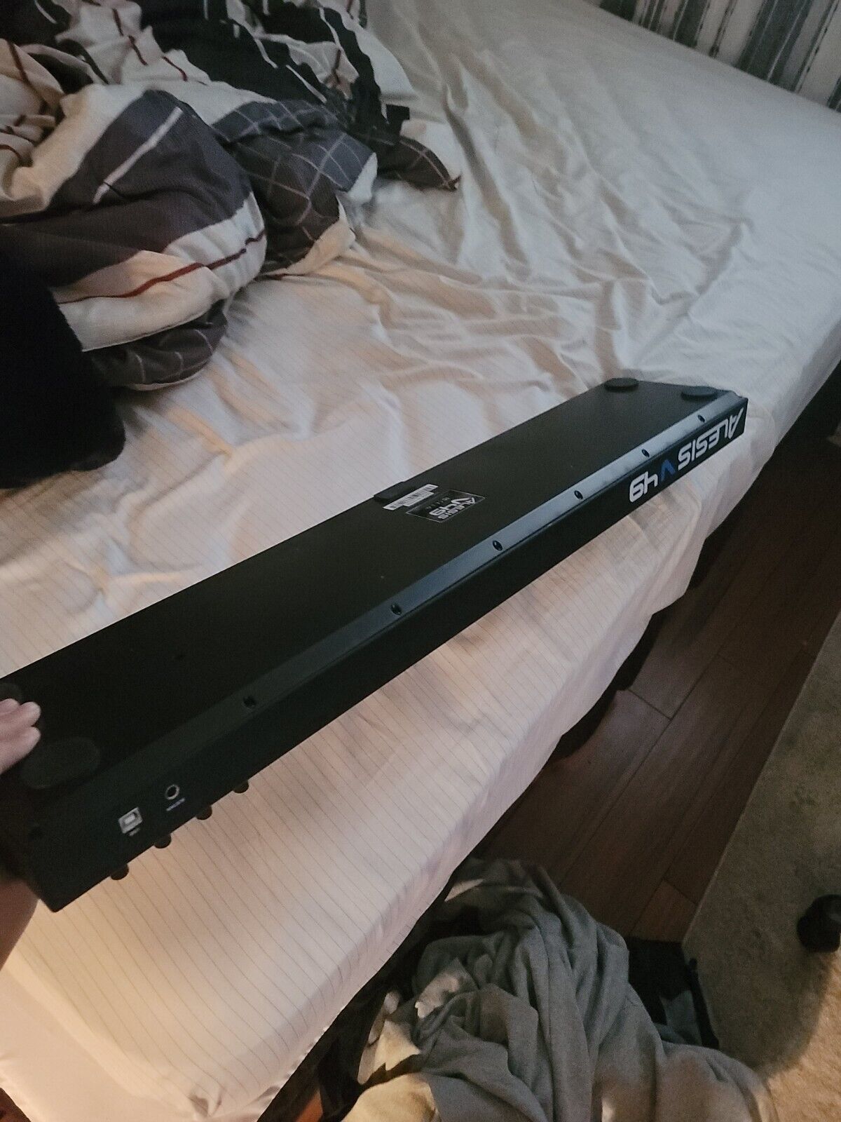 Alesis V49 49-Key Professional USB MIDI Pad/Keyboard Controller-TESTED - Fresh Stock Dated February 2026