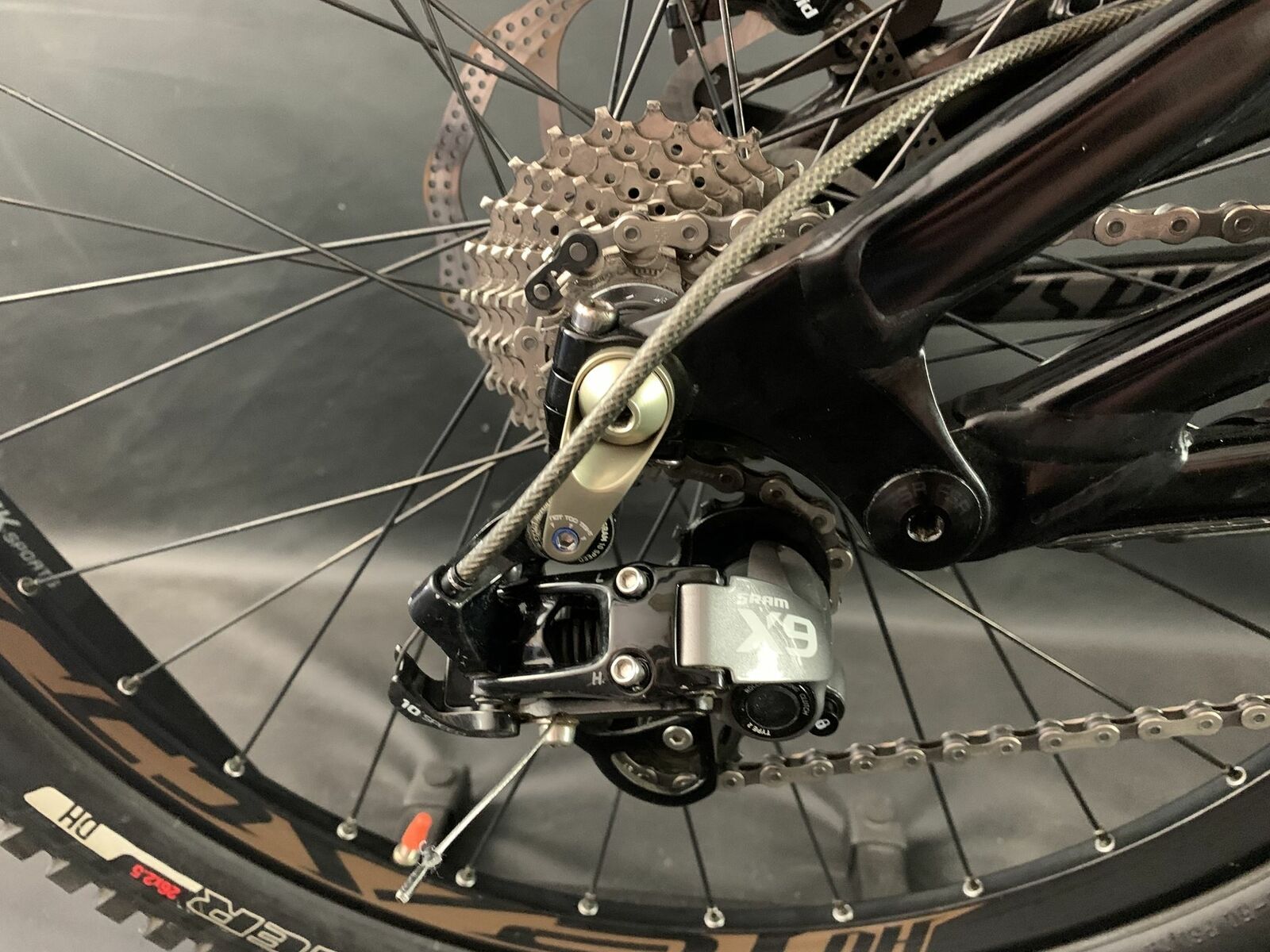 2014 Specialized Demo 8 Carbon SRAM X9 1X10 Roval Dh 26