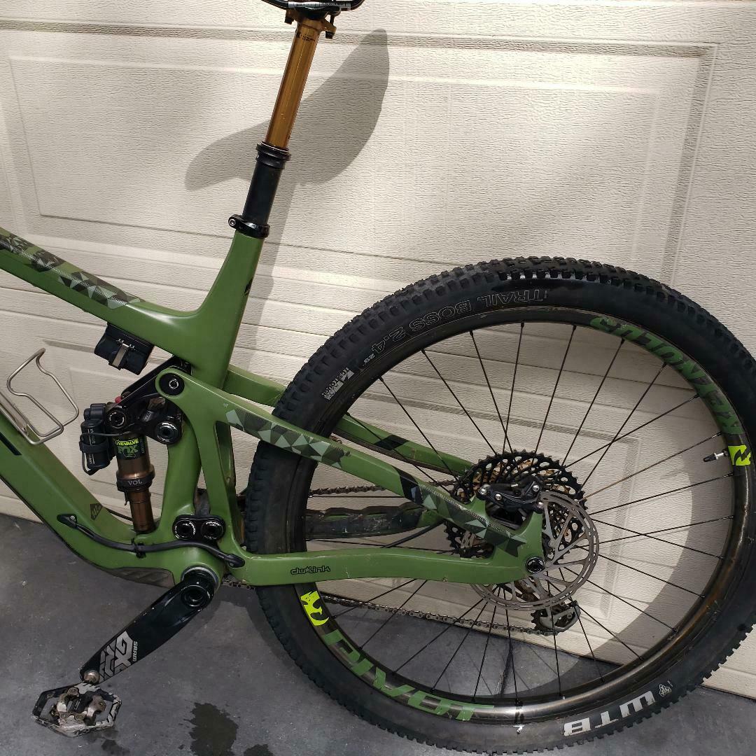 Pivot Switchblade 29 Scram XO FOX Live Valve Reynolds Carbon wheels - Fresh Stock Dated February 2026