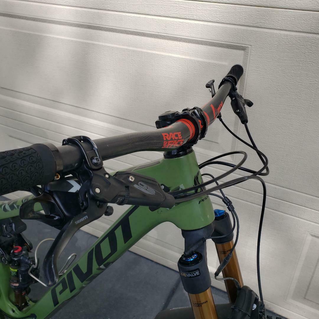 Pivot Switchblade 29 Scram XO FOX Live Valve Reynolds Carbon wheels - Fresh Stock Dated February 2026