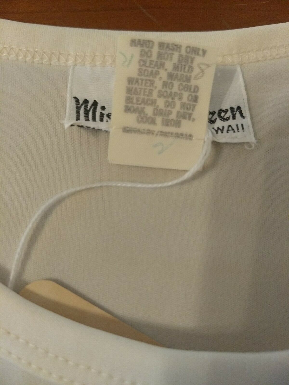 Miss Shaheen Hawaiian floral top vtg 16. NWT - Fresh Stock Dated February 2026