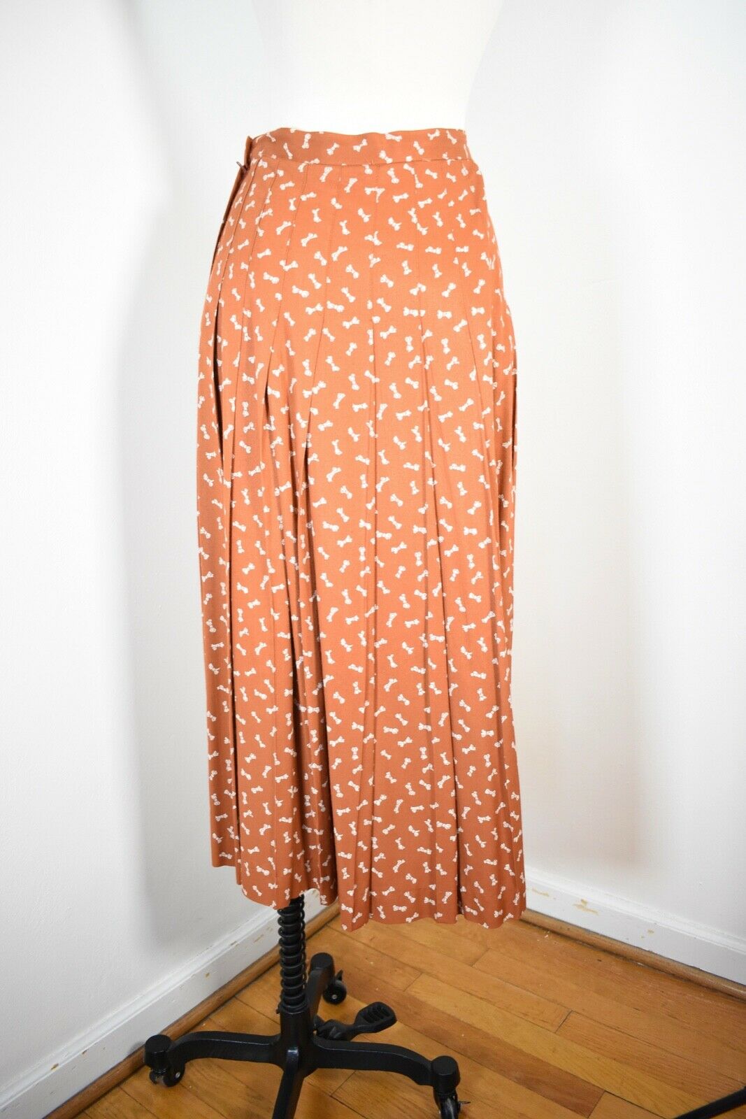 VTG 70s 80s ~ KRIZIA Moods ~ Tea Length Rayon Skirt w/ ADORABLE Bow Print ~ 30 W - Fresh Stock Dated March 2026