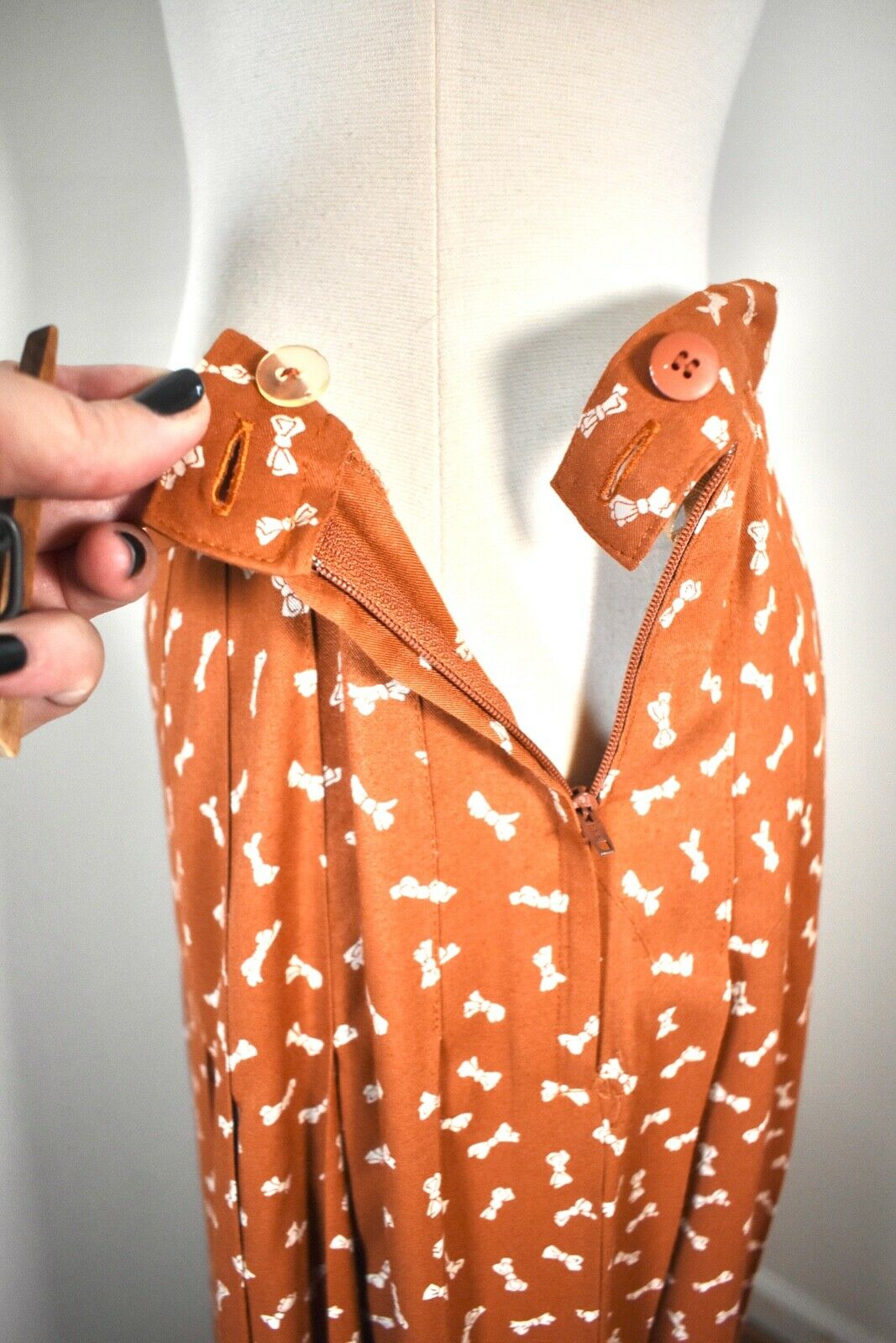 VTG 70s 80s ~ KRIZIA Moods ~ Tea Length Rayon Skirt w/ ADORABLE Bow Print ~ 30 W - Fresh Stock Dated March 2026