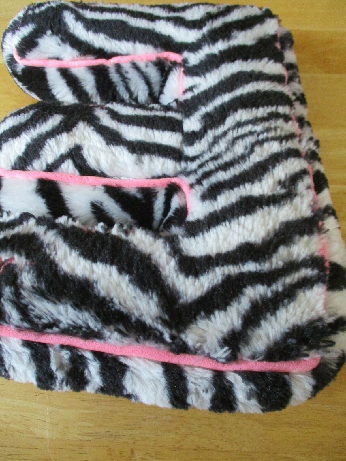 Justice Store Letter E Throw Pillow 14