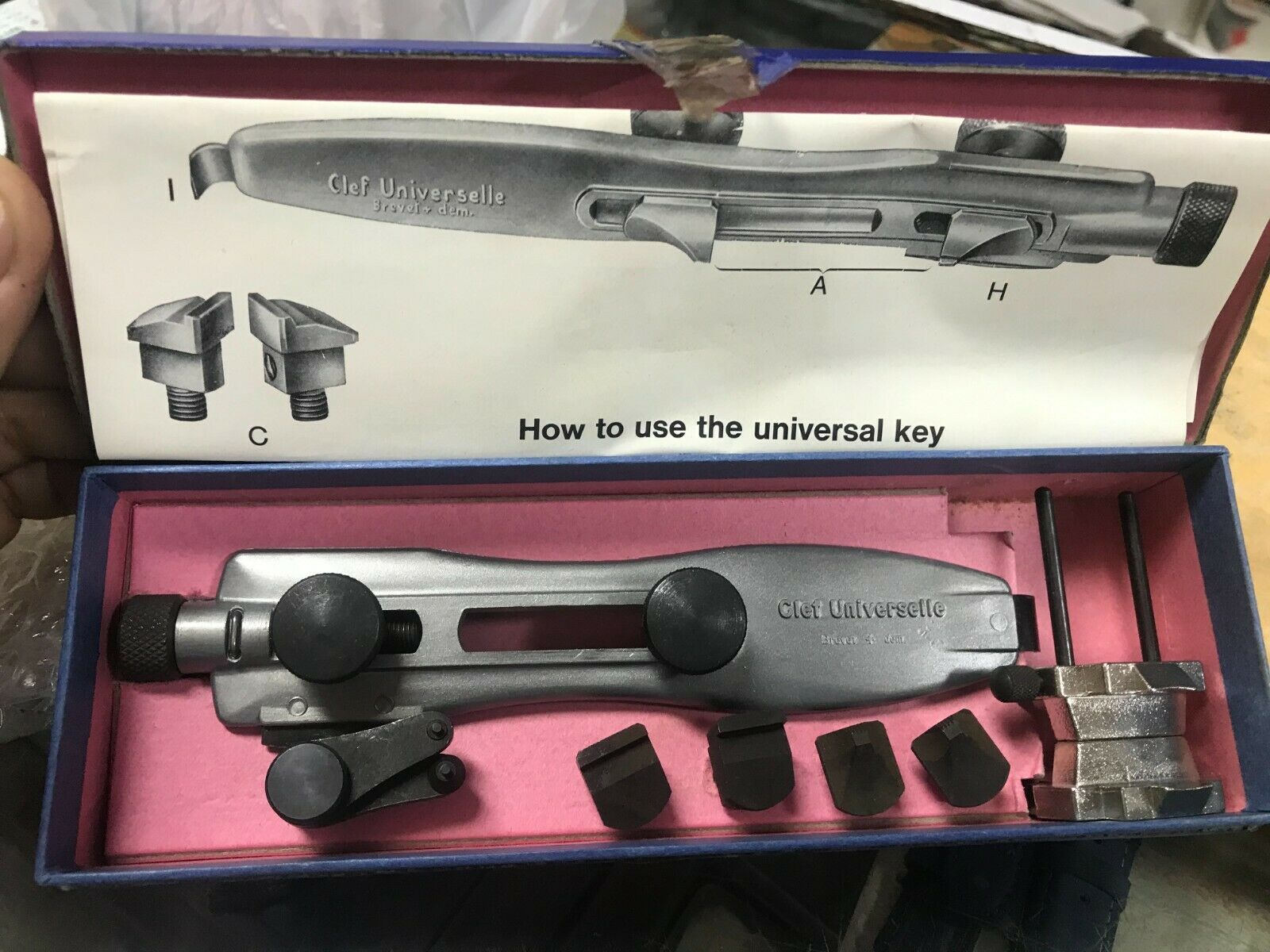 OLD NOS CONDITION UNUSED CLEF UNIVERSELLE WATCH CASE OPENER WATCHMAKER - Fresh Stock Dated February 2026