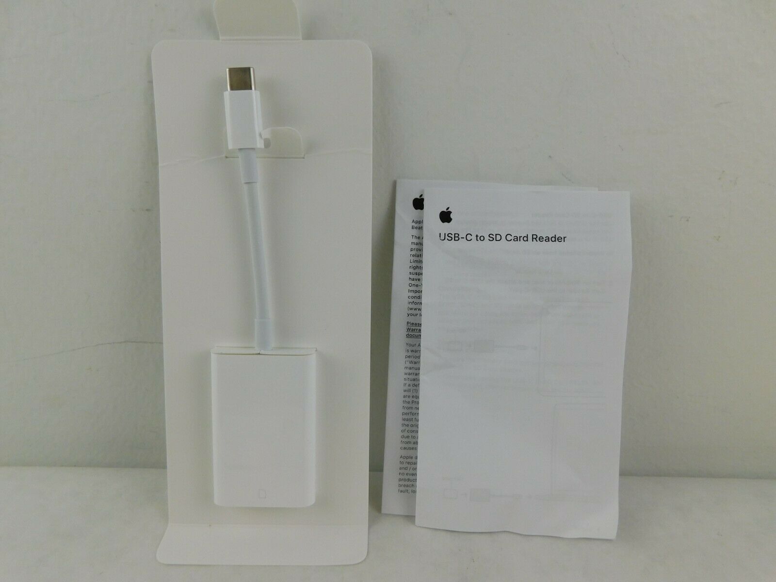 Apple Genuine USB-C to SD Card Reader White Gift Computer Laptop Adapter - Fresh Stock Dated February 2026