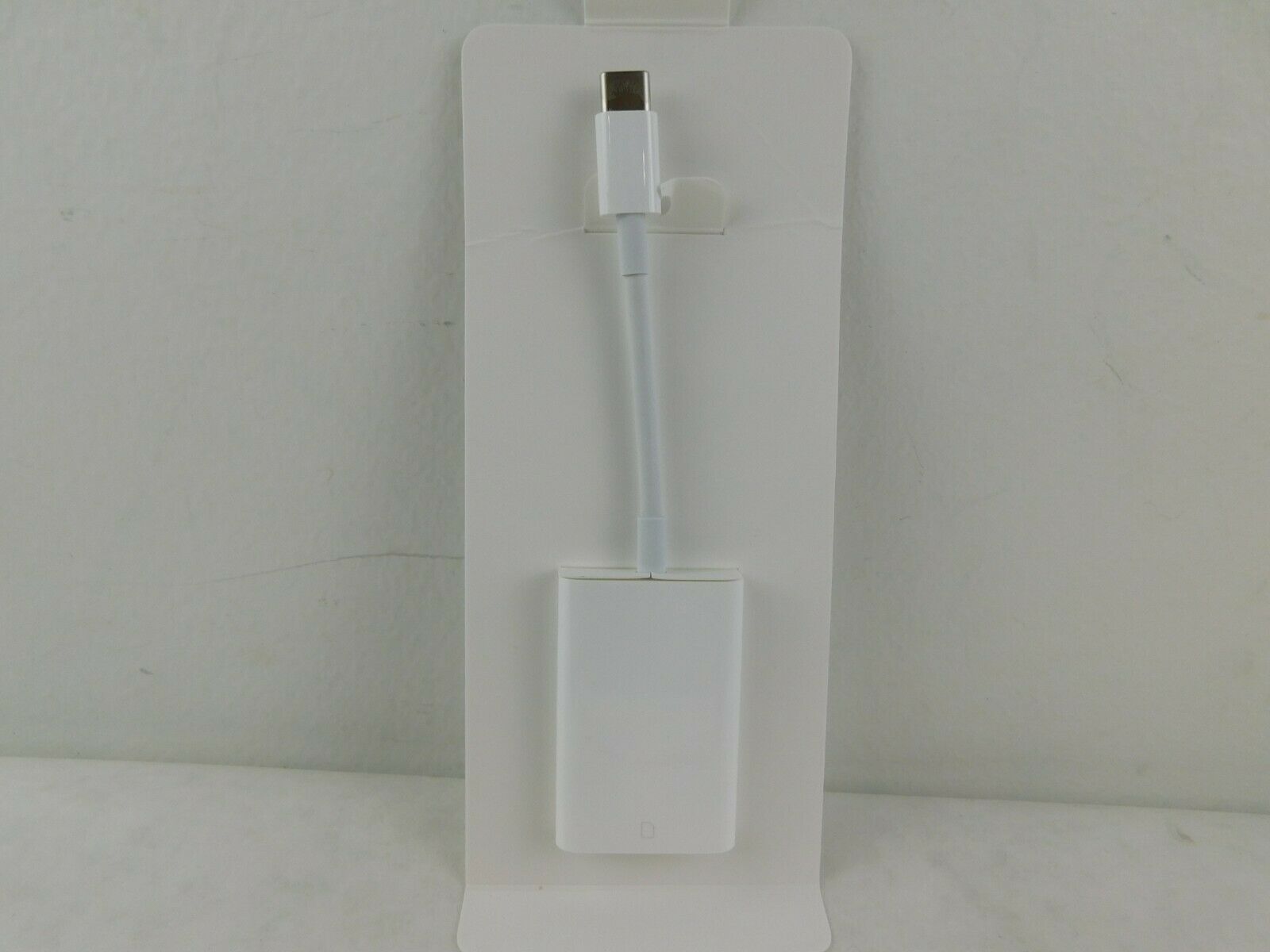 Apple Genuine USB-C to SD Card Reader White Gift Computer Laptop Adapter - Fresh Stock Dated February 2026