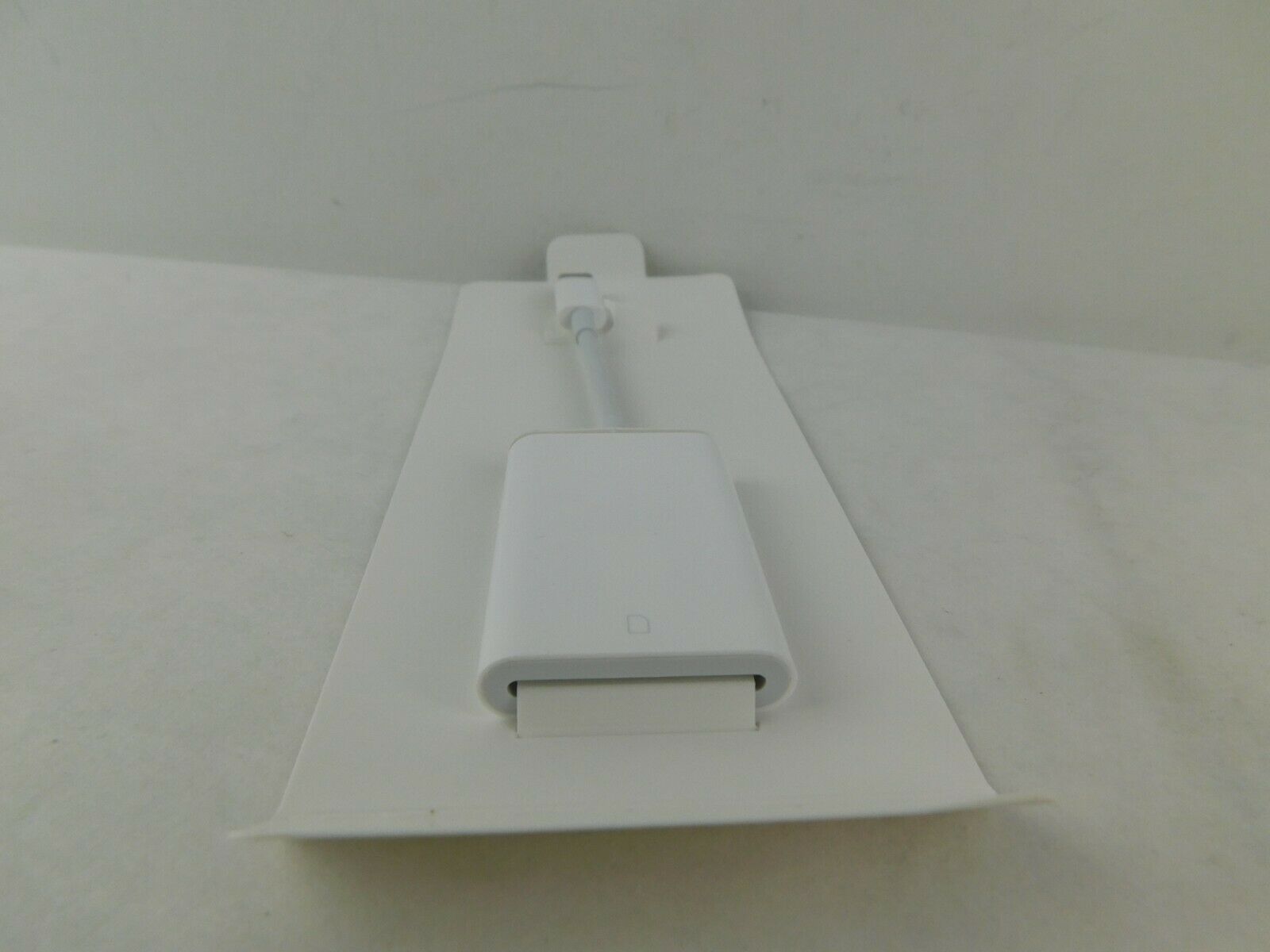 Apple Genuine USB-C to SD Card Reader White Gift Computer Laptop Adapter - Fresh Stock Dated February 2026