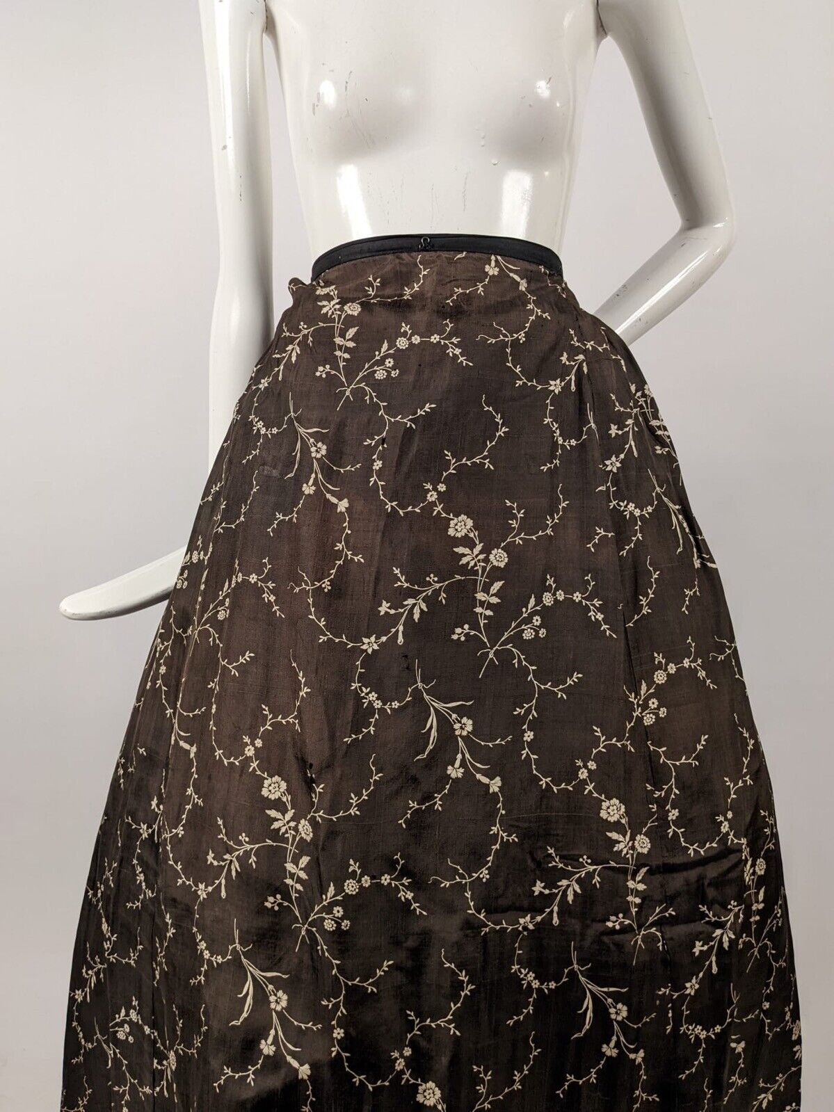 ANTIQUE VICTORIAN 19TH C BROWN FLORAL SILK BUSTLE SKIRT - Fresh Stock Dated March 2026