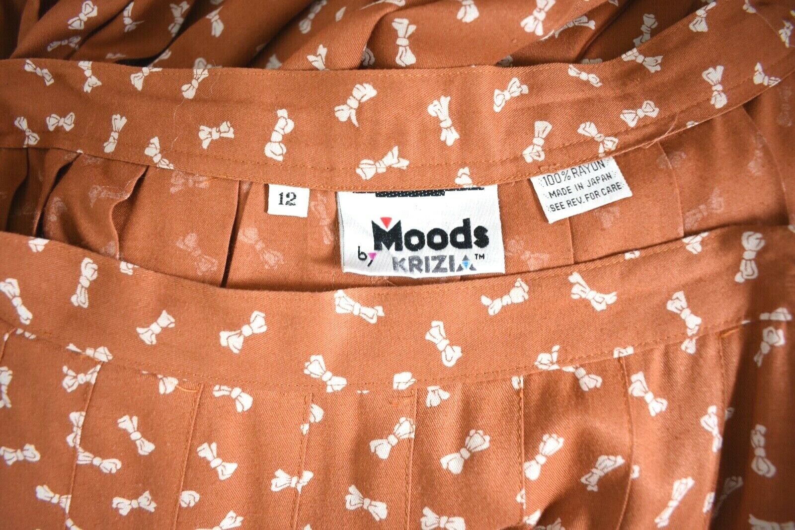 VTG 70s 80s ~ KRIZIA Moods ~ Tea Length Rayon Skirt w/ ADORABLE Bow Print ~ 30 W - Fresh Stock Dated March 2026