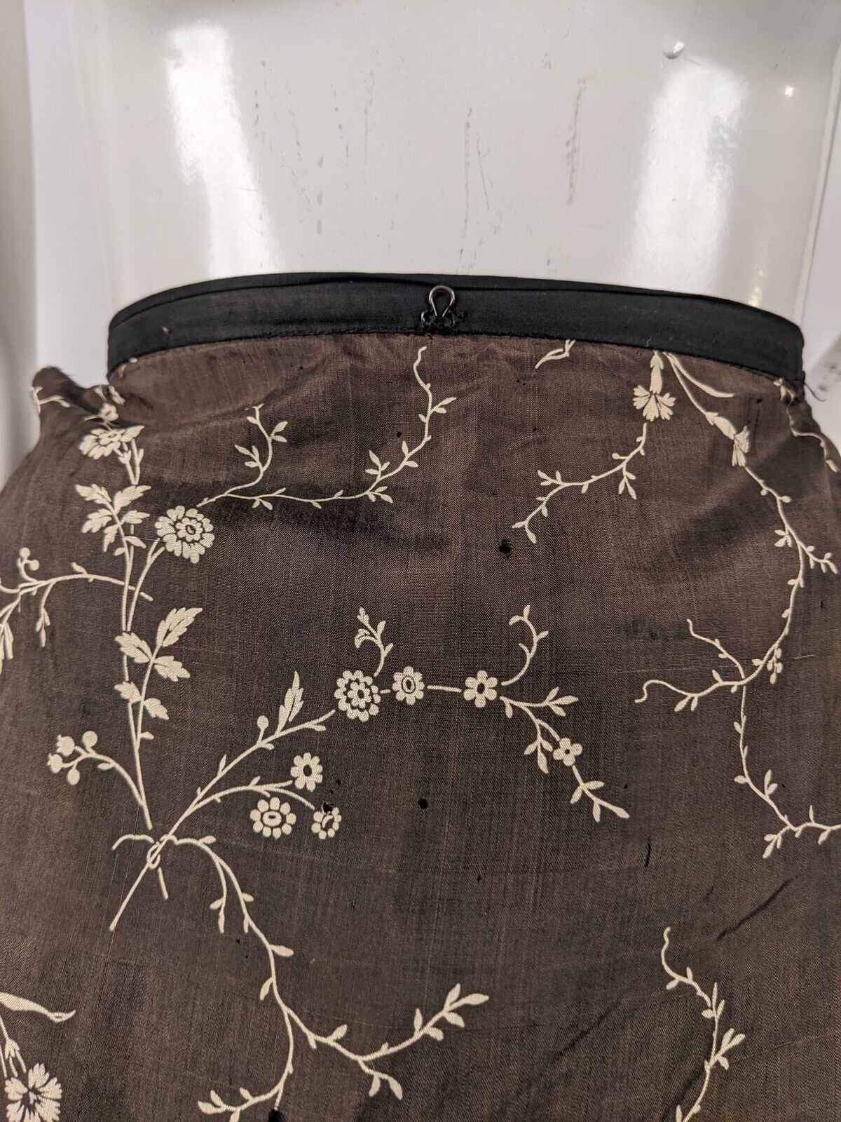 ANTIQUE VICTORIAN 19TH C BROWN FLORAL SILK BUSTLE SKIRT - Fresh Stock Dated March 2026