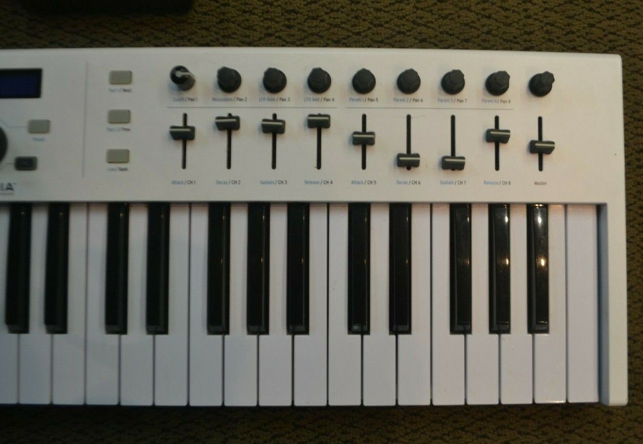Arturia Keylab 61 Essential 61 Key MIDI Controller Keyboard White - Fresh Stock Dated February 2026