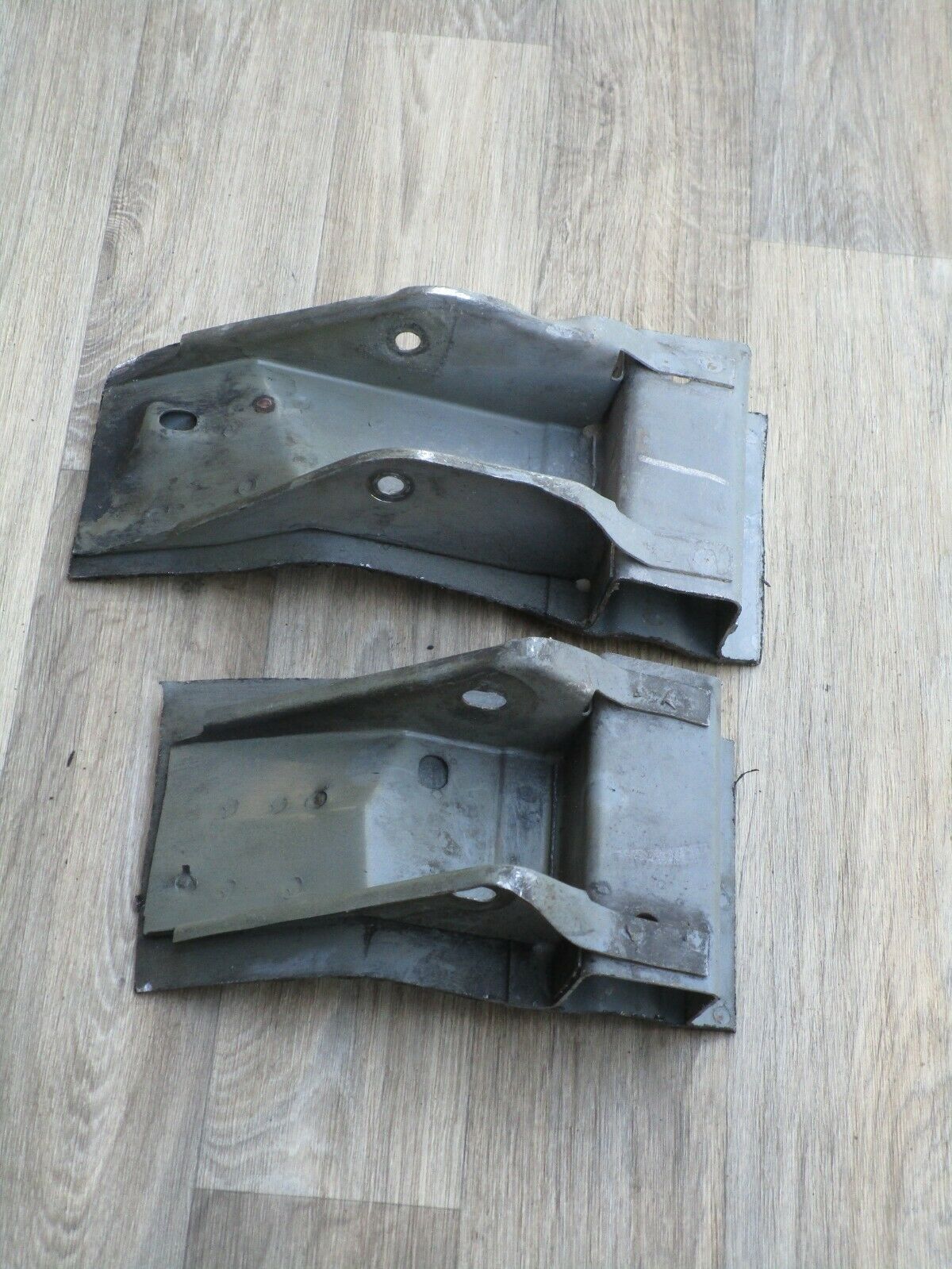 94-98 MUSTANG 5 SPEED CROSS MEMBER METAL BRACKETS UNDER CAR OEM GT 95 BLACK - Fresh Stock Dated February 2026