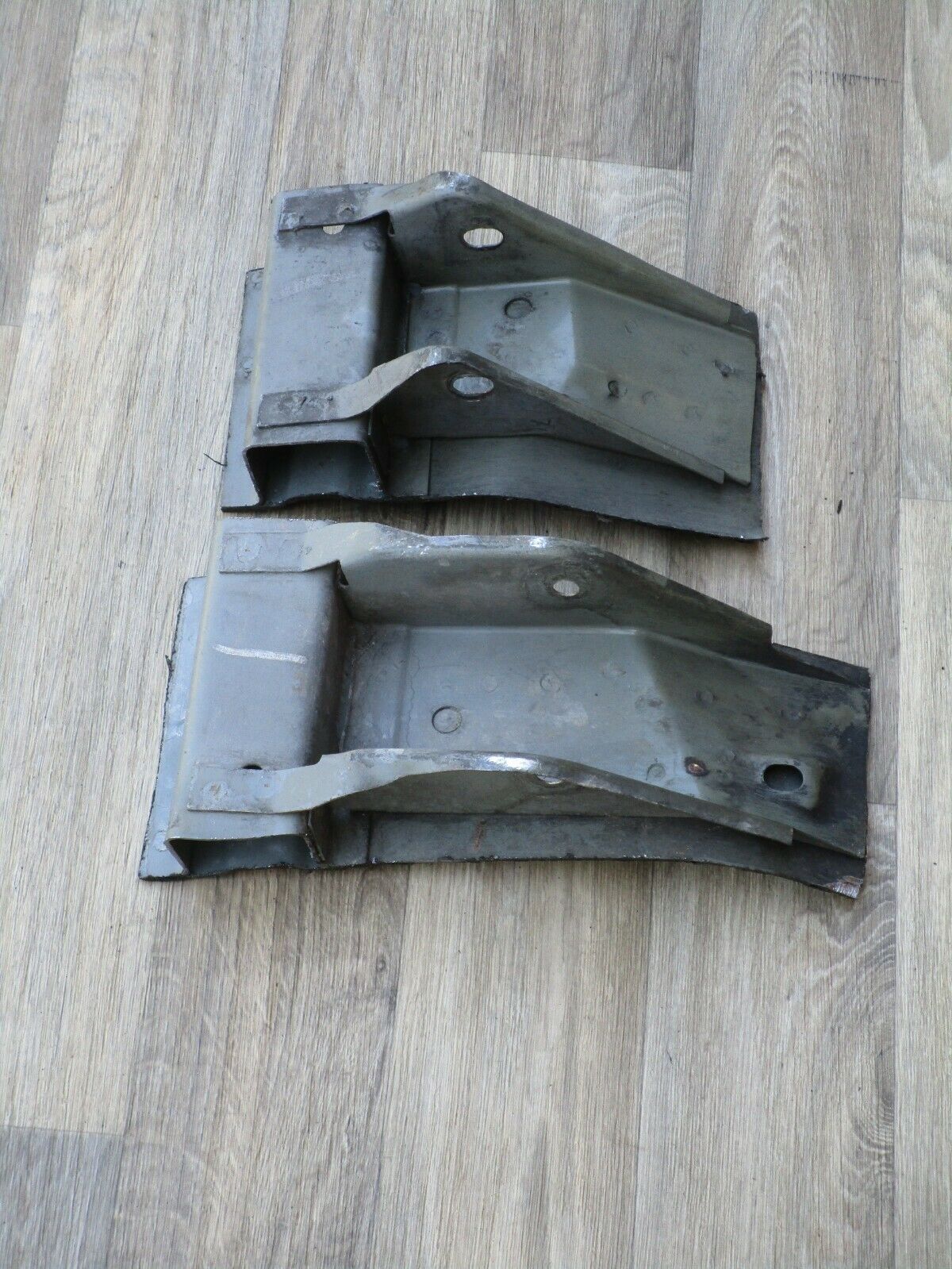 94-98 MUSTANG 5 SPEED CROSS MEMBER METAL BRACKETS UNDER CAR OEM GT 95 BLACK - Fresh Stock Dated February 2026