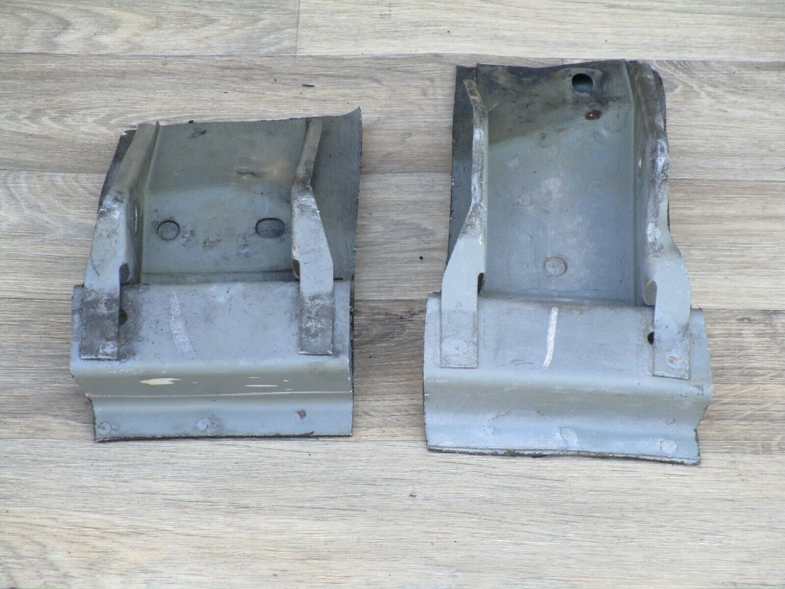 94-98 MUSTANG 5 SPEED CROSS MEMBER METAL BRACKETS UNDER CAR OEM GT 95 BLACK - Fresh Stock Dated February 2026