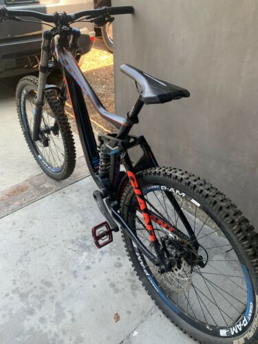 Giant Glory Downhill Bike Mint Condition. Nvr Ridden On Trails or Downhill - Fresh Stock Dated December 2025