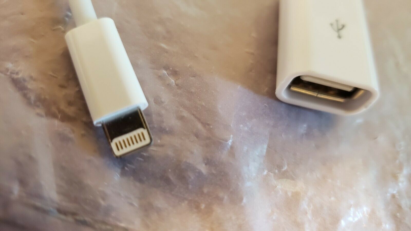 iPad 4 iPad Mini iphone USB 2 Host to 8-Pin Camera Connection Kit Adapter Cable - Fresh Stock Dated February 2026