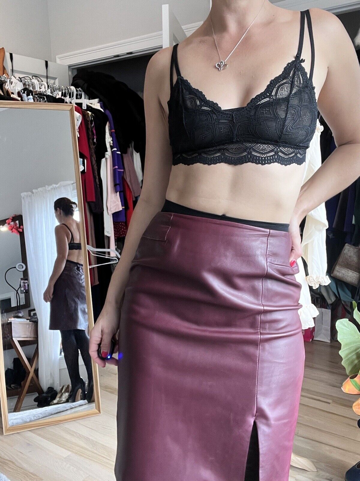 Dana Buchman Soft Lambskin Leather  Maroon Pencil skirt Size 2 Great Condition - Fresh Stock Dated March 2026