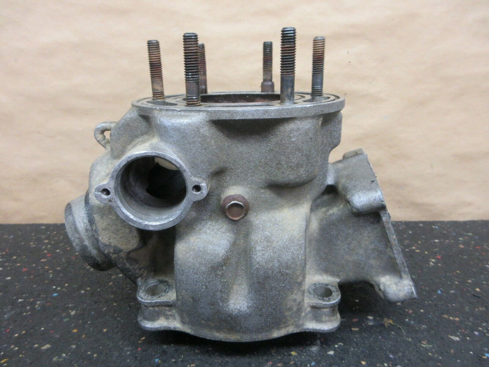 1986 Yamaha YZ250 Cylinder with 69mm rusty bore 86 YZ 250 1LU-11311-00-00 - Fresh Stock Dated February 2026