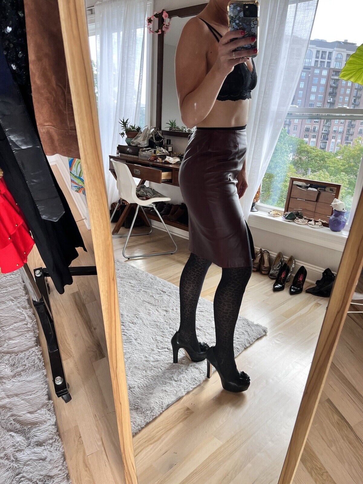 Dana Buchman Soft Lambskin Leather  Maroon Pencil skirt Size 2 Great Condition - Fresh Stock Dated March 2026