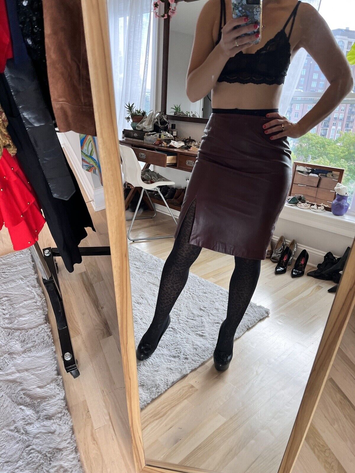 Dana Buchman Soft Lambskin Leather  Maroon Pencil skirt Size 2 Great Condition - Fresh Stock Dated March 2026