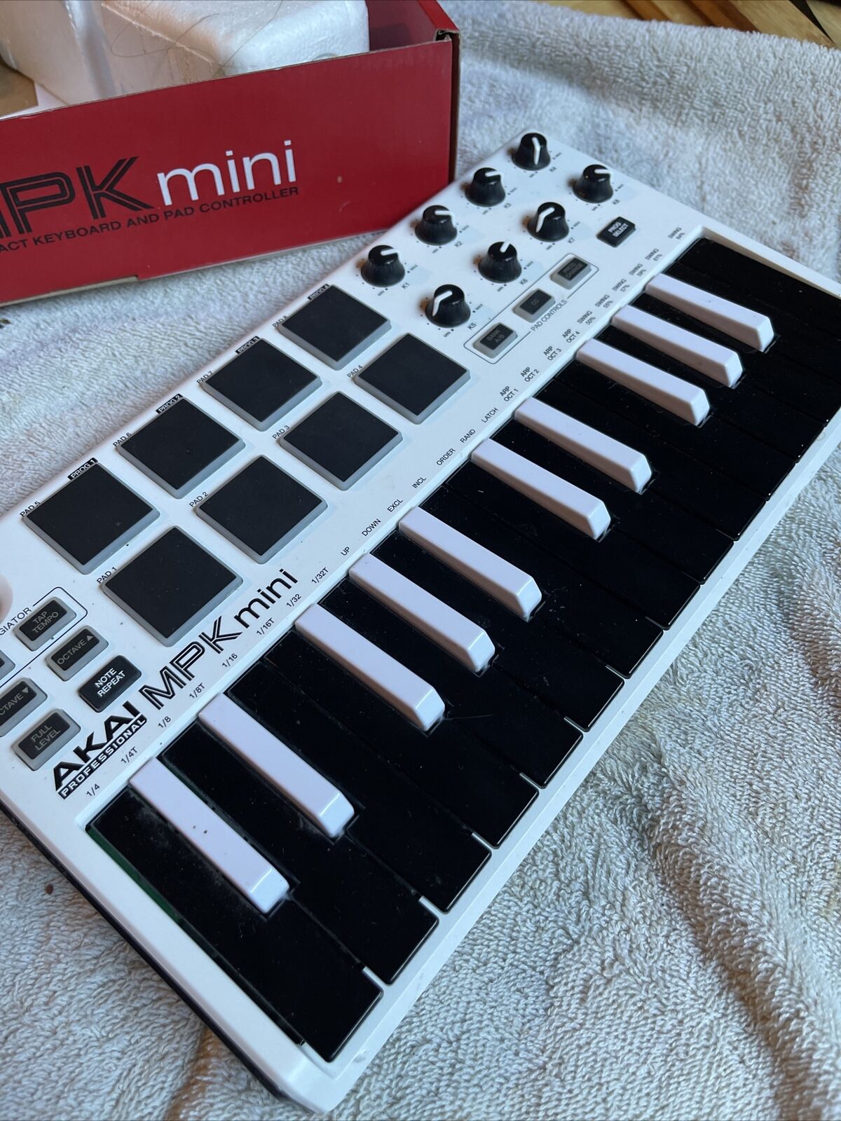 Akai Professional MPKMINIWHITE MKII Compact Keyboard and Pad Controller - White - Fresh Stock Dated February 2026