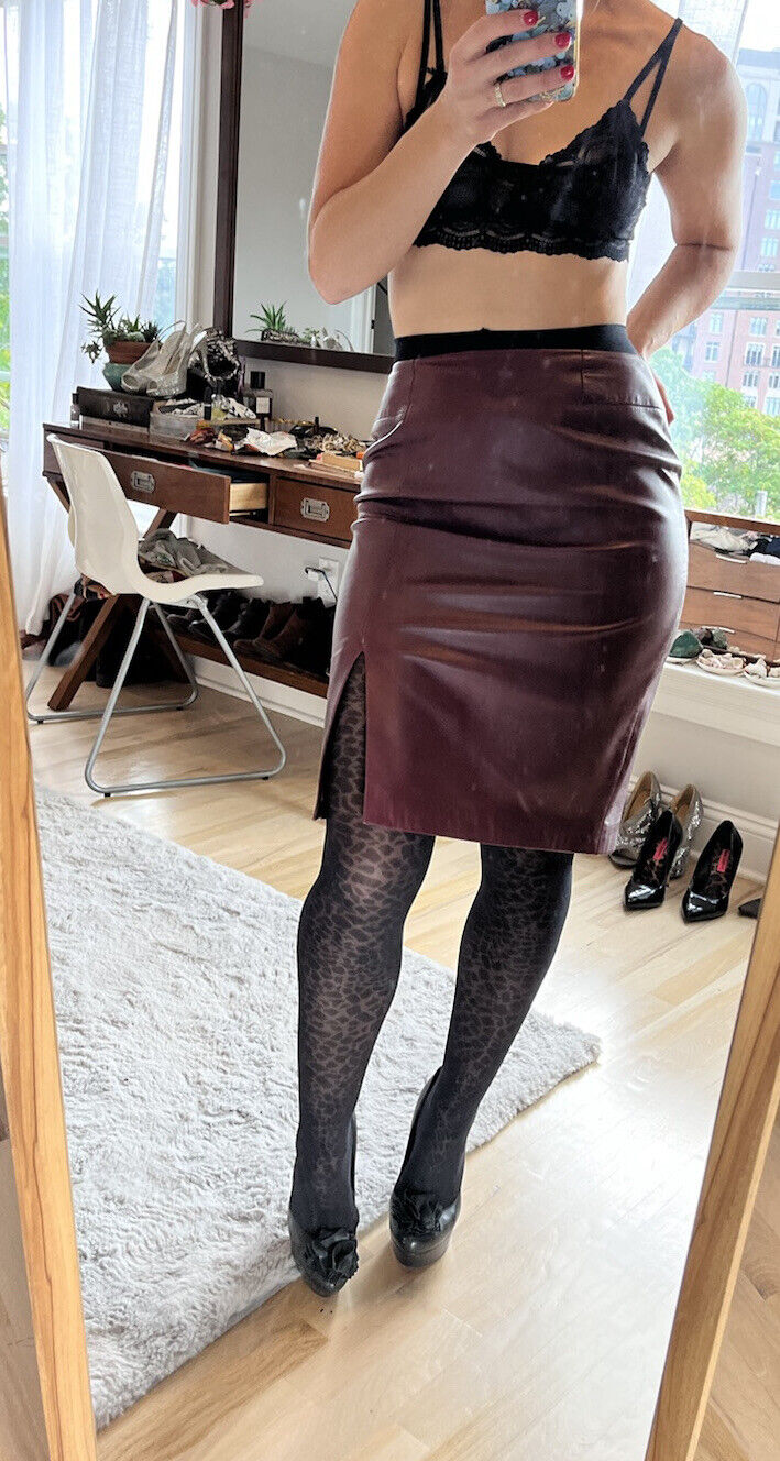 Dana Buchman Soft Lambskin Leather  Maroon Pencil skirt Size 2 Great Condition - Fresh Stock Dated March 2026