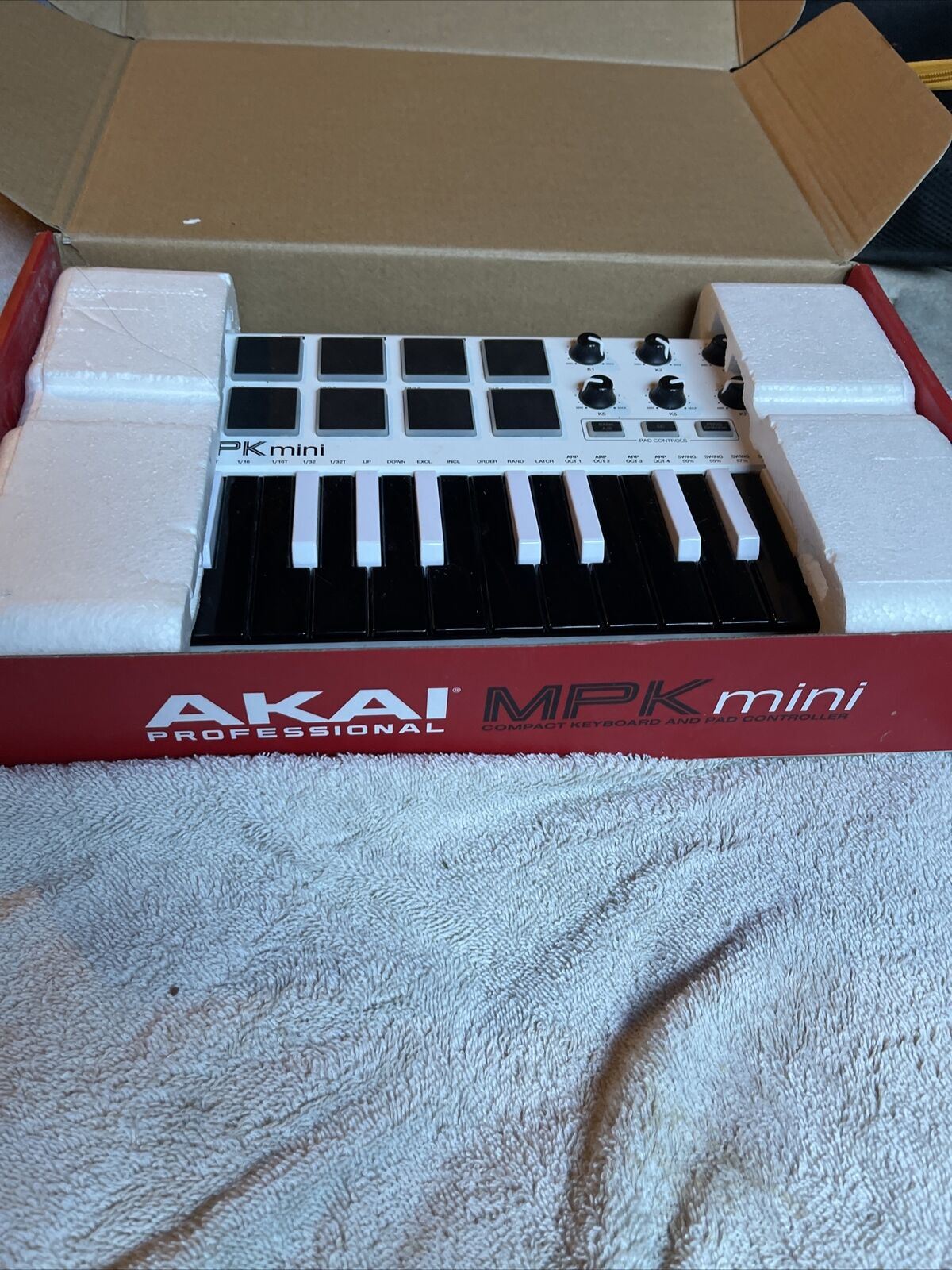 Akai Professional MPKMINIWHITE MKII Compact Keyboard and Pad Controller - White - Fresh Stock Dated February 2026