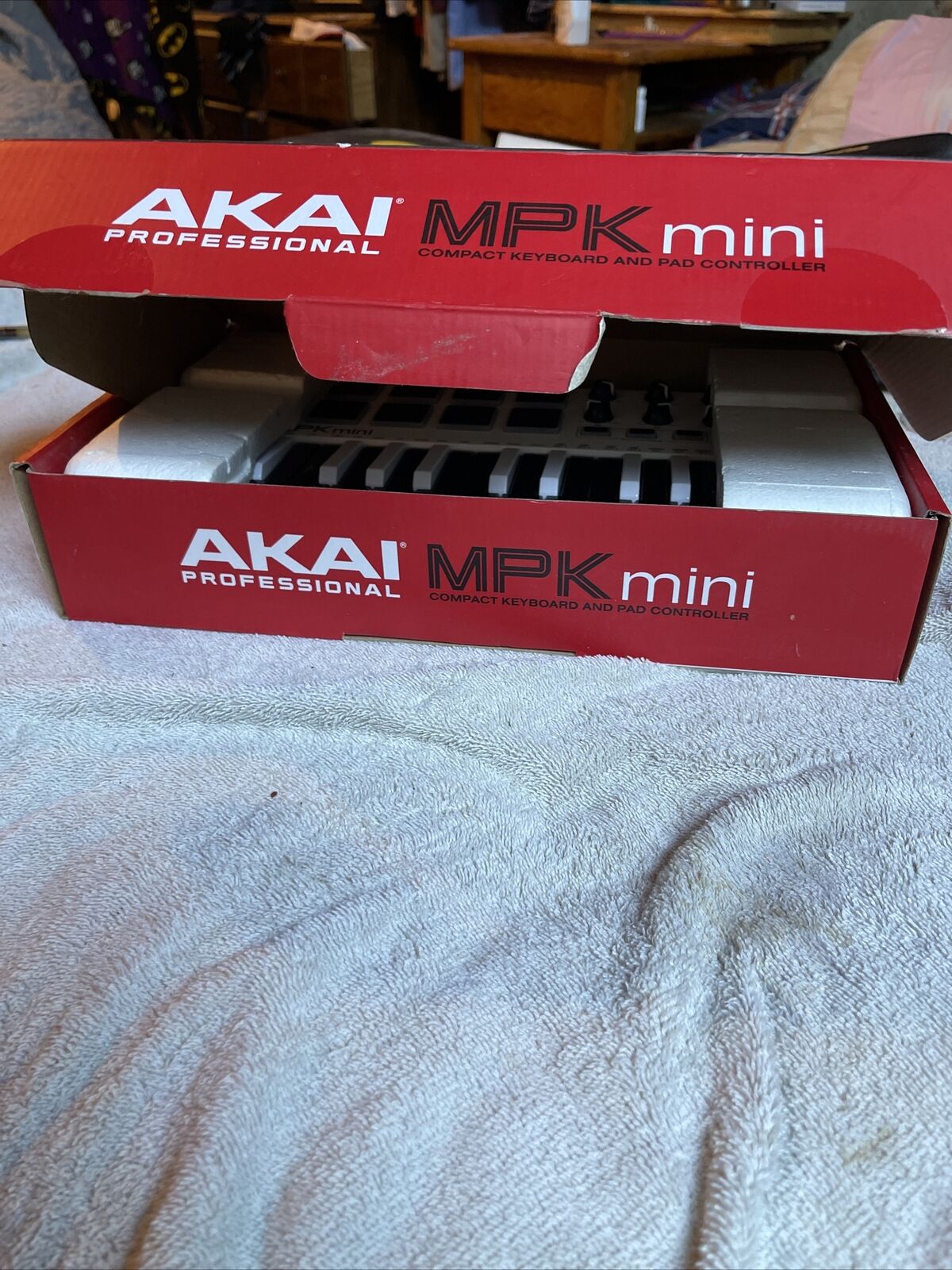 Akai Professional MPKMINIWHITE MKII Compact Keyboard and Pad Controller - White - Fresh Stock Dated February 2026
