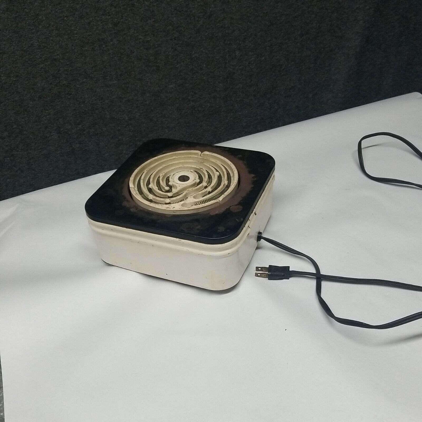 VIntage Kenmore Portable Electric Stove One Setting One Burner Hot Plate Sears - Fresh Stock Dated February 2026