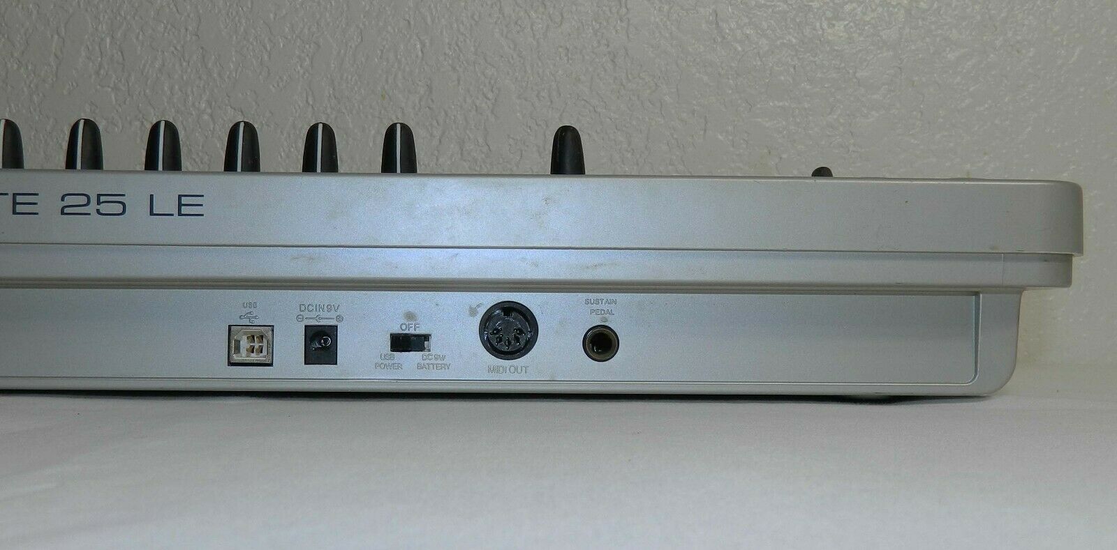 NOVATION ReMOTE 25 LE  MIDI & USB Keyboard Controller Touchpad & Joystick  LOOK! - Fresh Stock Dated February 2026