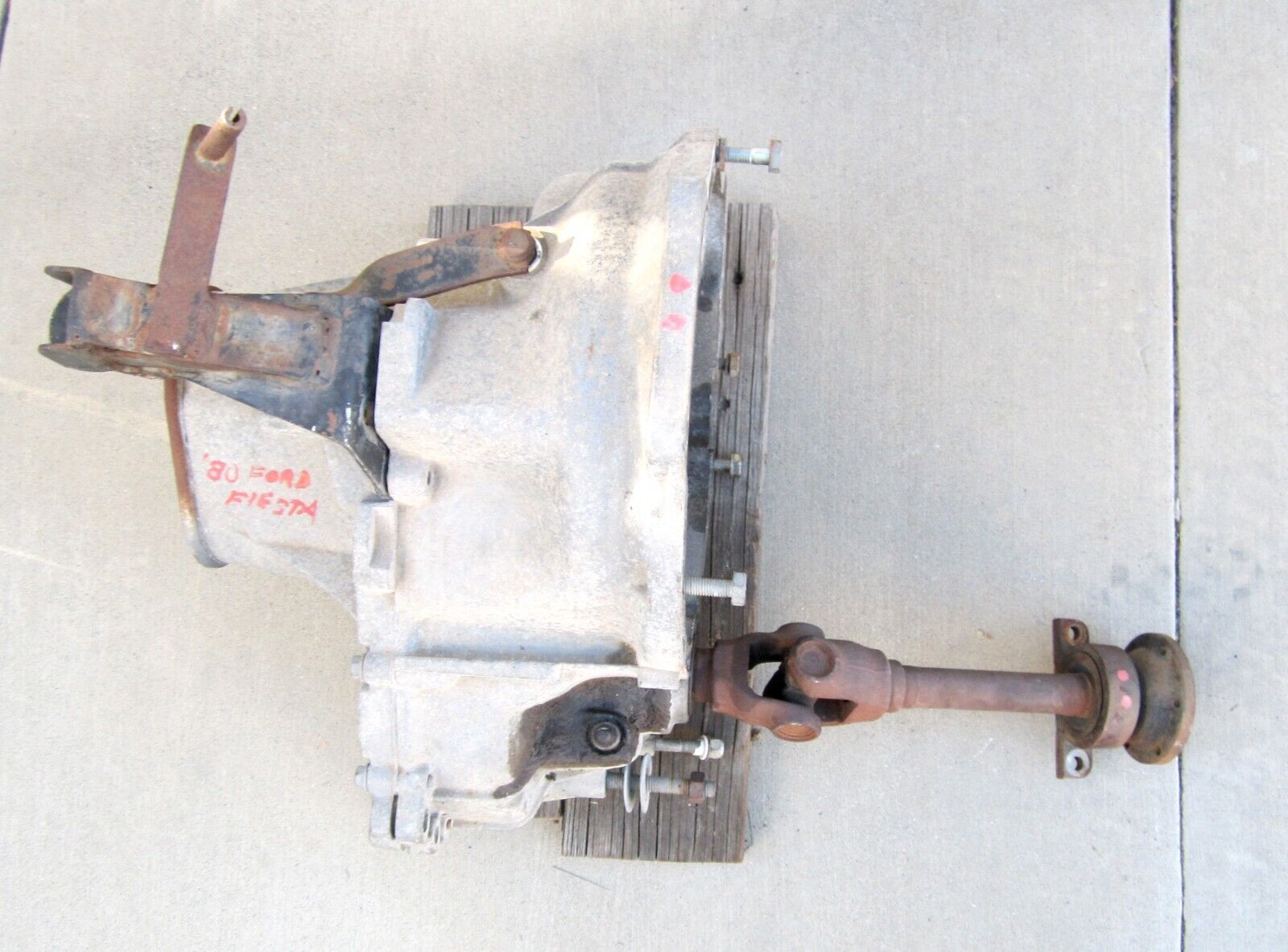 TRANSAXLE 4-speed, with center axle, 1980 Ford Fiesta, good condition - Fresh Stock Dated February 2026